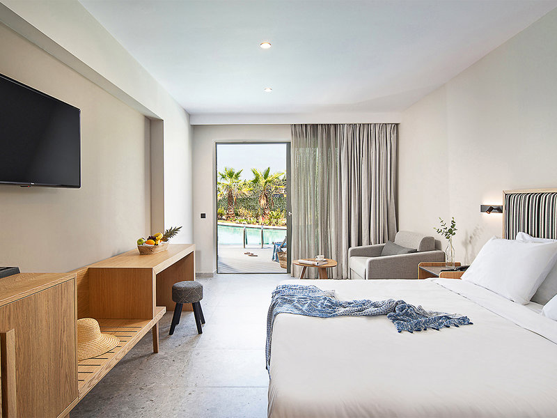 Portes Lithos Luxury Resort 10