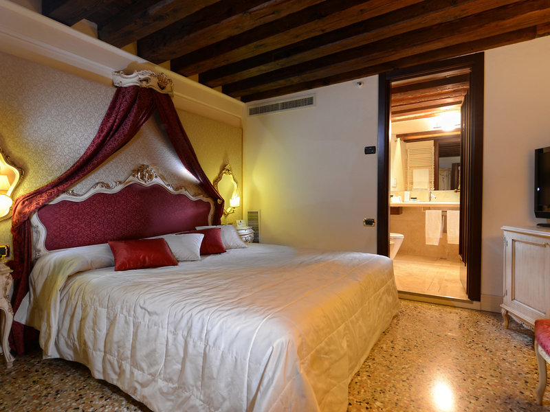 Ruzzini Palace 25
