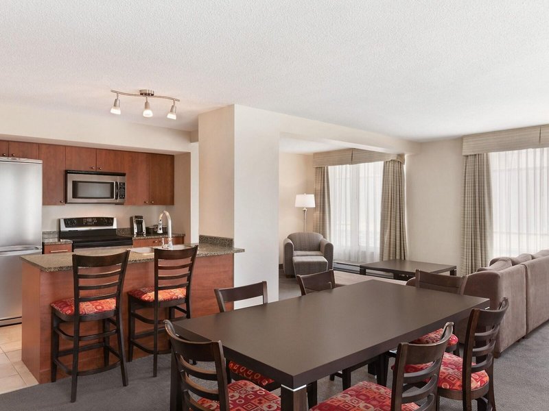 Embassy Suites by Hilton Montreal 5