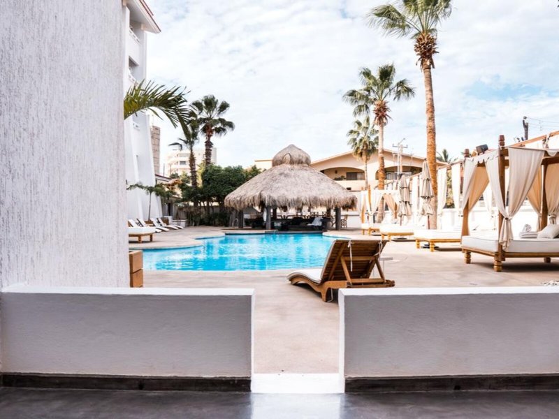 Bahia Hotel & Beach House 10
