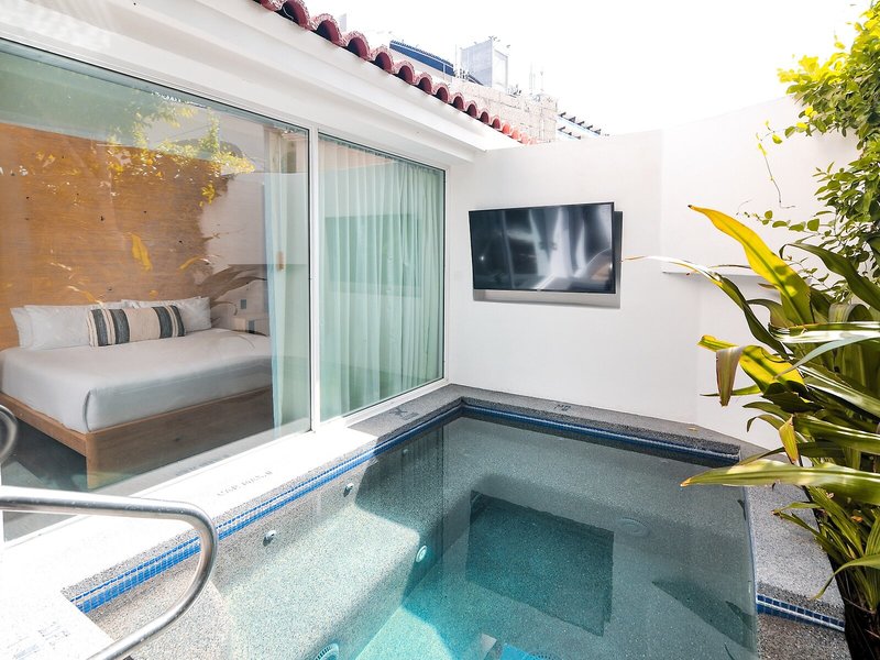 Bahia Hotel & Beach House 11