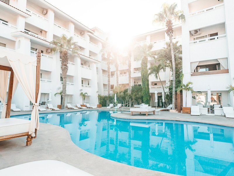 Bahia Hotel & Beach House 13