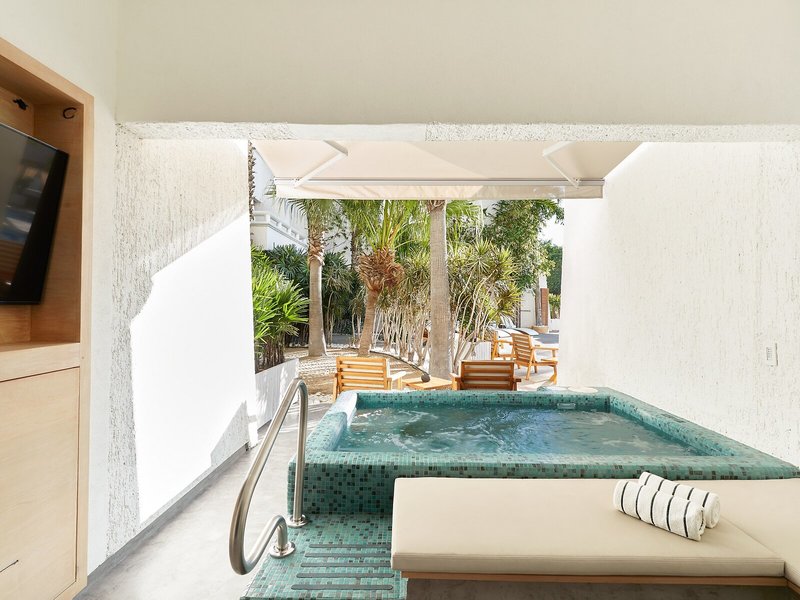 Bahia Hotel & Beach House 15