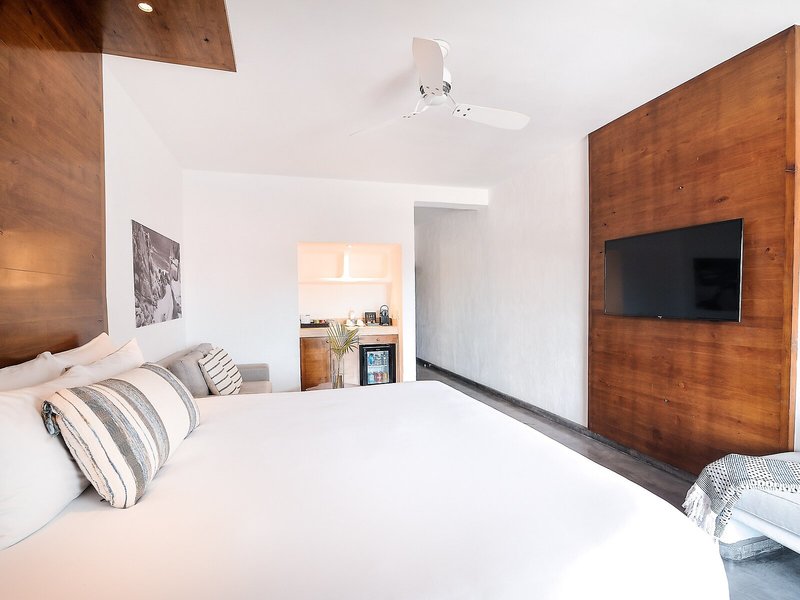 Bahia Hotel & Beach House 32