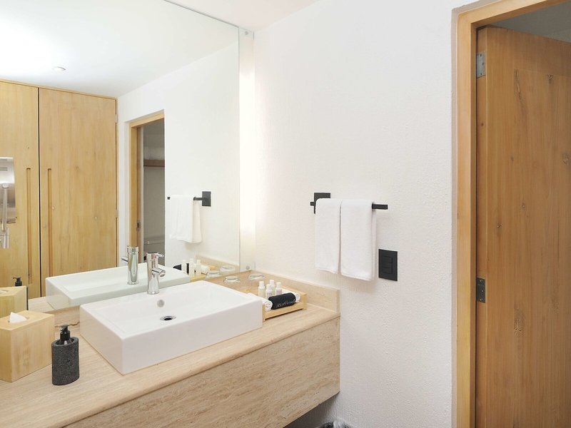 Bahia Hotel & Beach House 40