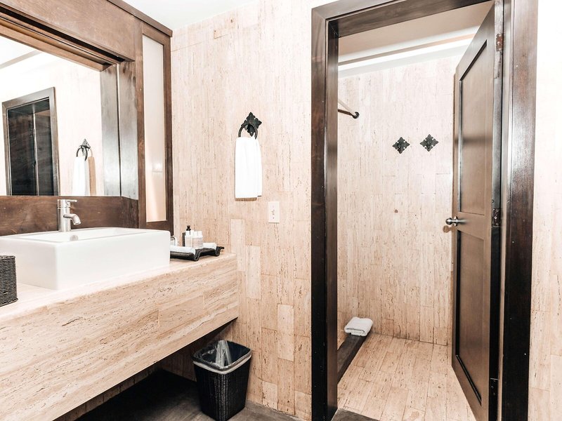 Bahia Hotel & Beach House 42