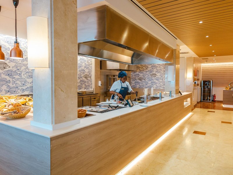 Seth Santo Tomás 16