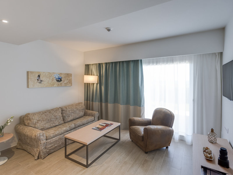 Seth Santo Tomás 39