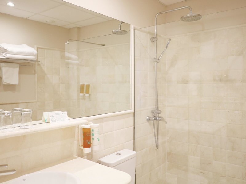 Seth Santo Tomás 49