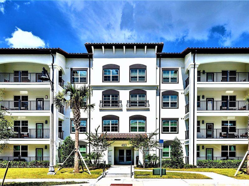 Vista Cay at Harbor Square by Millenium 5