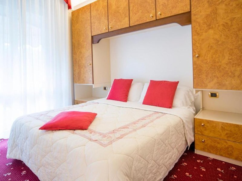 Royal Plaza 25