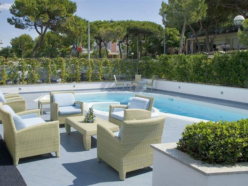 Mercure Rimini Lungomare 15 - Outdoor Pool