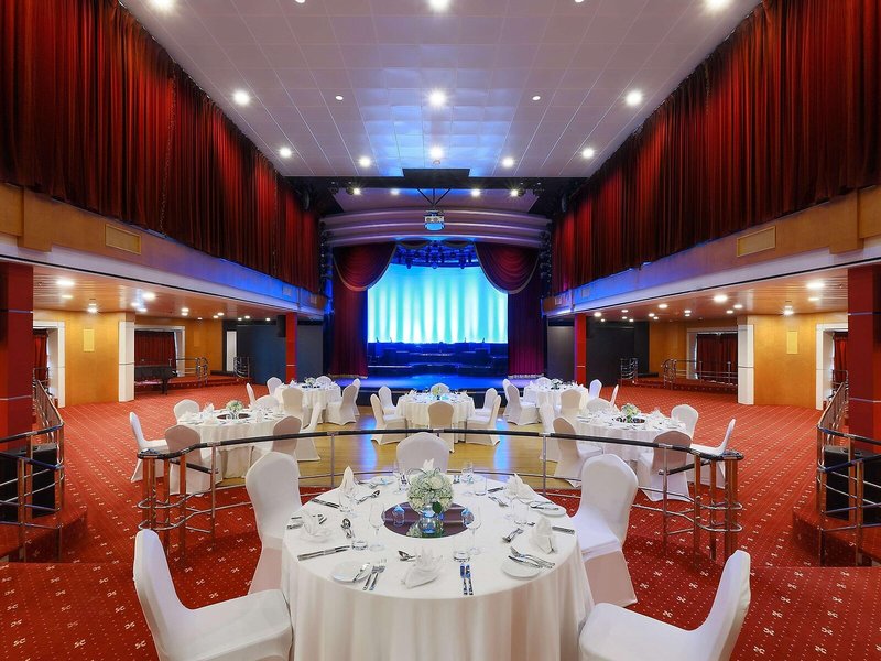 Queen Elizabeth 2 13