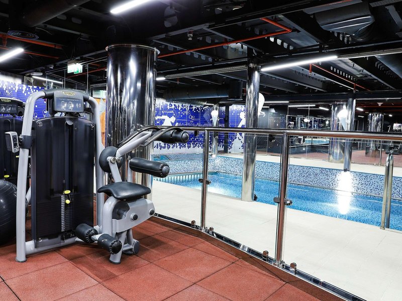 Queen Elizabeth 2 16