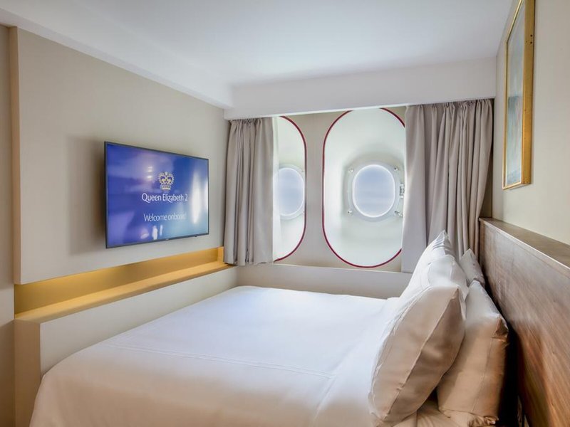 Queen Elizabeth 2 19