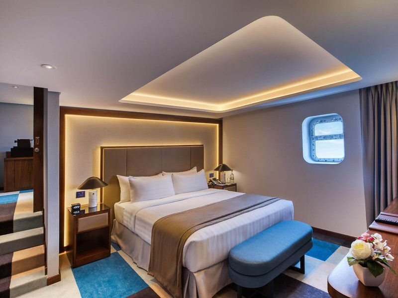 Queen Elizabeth 2 20