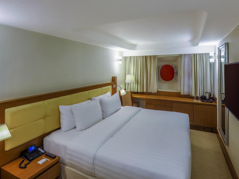 Queen Elizabeth 2 23