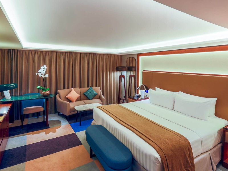 Queen Elizabeth 2 24