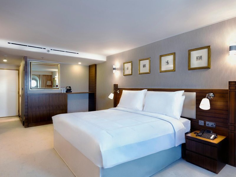 Queen Elizabeth 2 29