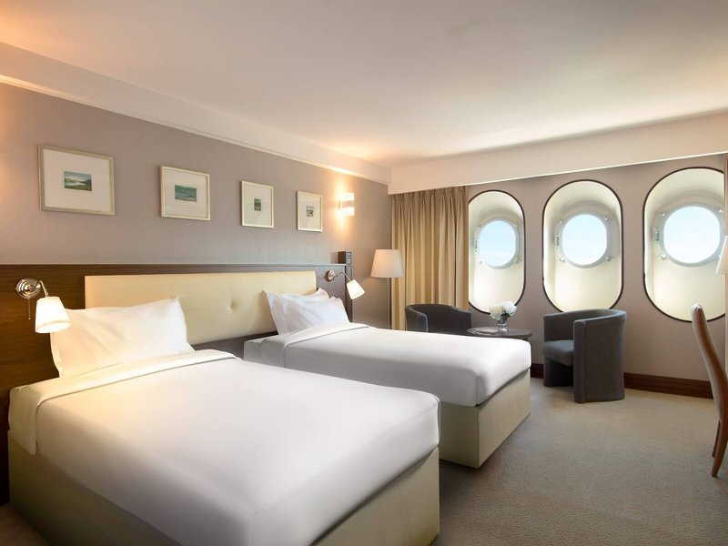 Queen Elizabeth 2 30