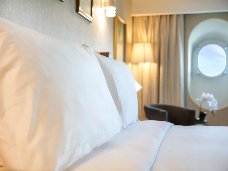 Queen Elizabeth 2 31