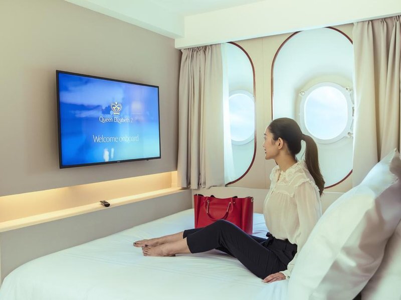 Queen Elizabeth 2 32