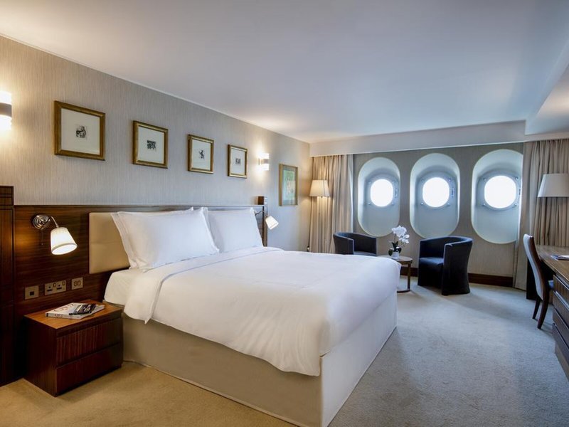 Queen Elizabeth 2 40