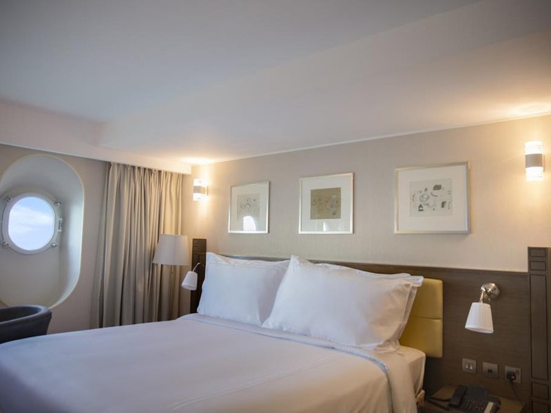 Queen Elizabeth 2 42