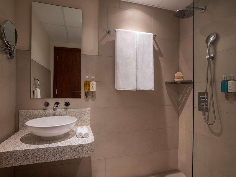 Queen Elizabeth 2 46