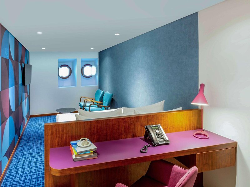 Queen Elizabeth 2 47