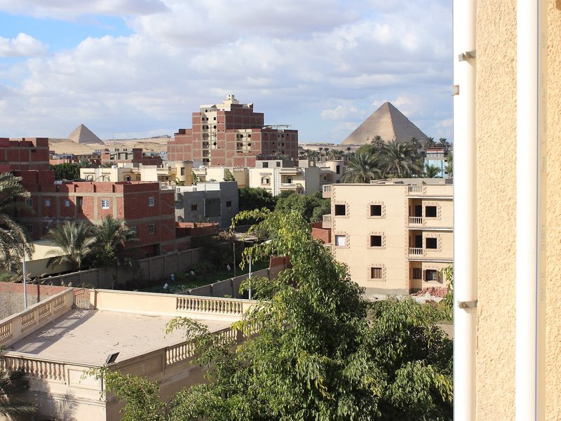Pyramids Oasis Hotel