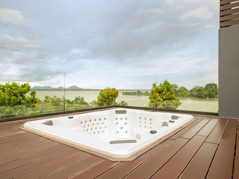 DoubleTree by Hilton Weerawila Rajawarna Resort 4