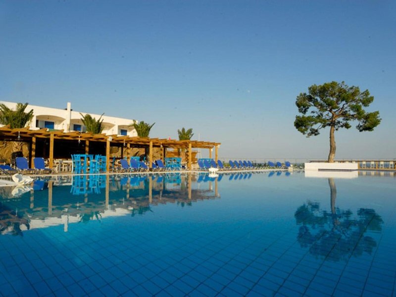 Kinetta Beach Resort & Spa 9