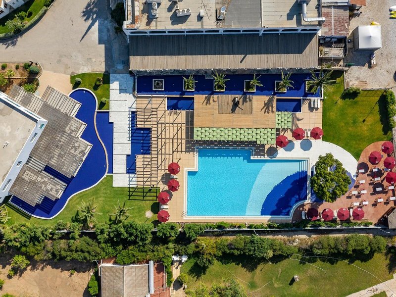 Kinetta Beach Resort & Spa 13