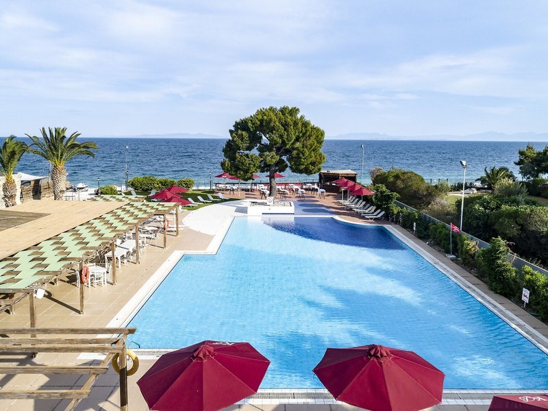 Kinetta Beach Resort & Spa 14