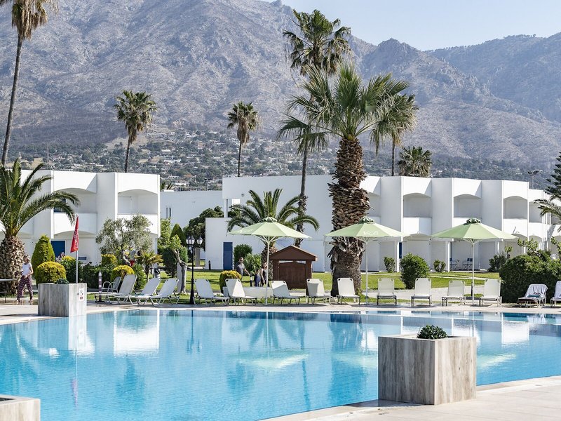 Kinetta Beach Resort & Spa 15