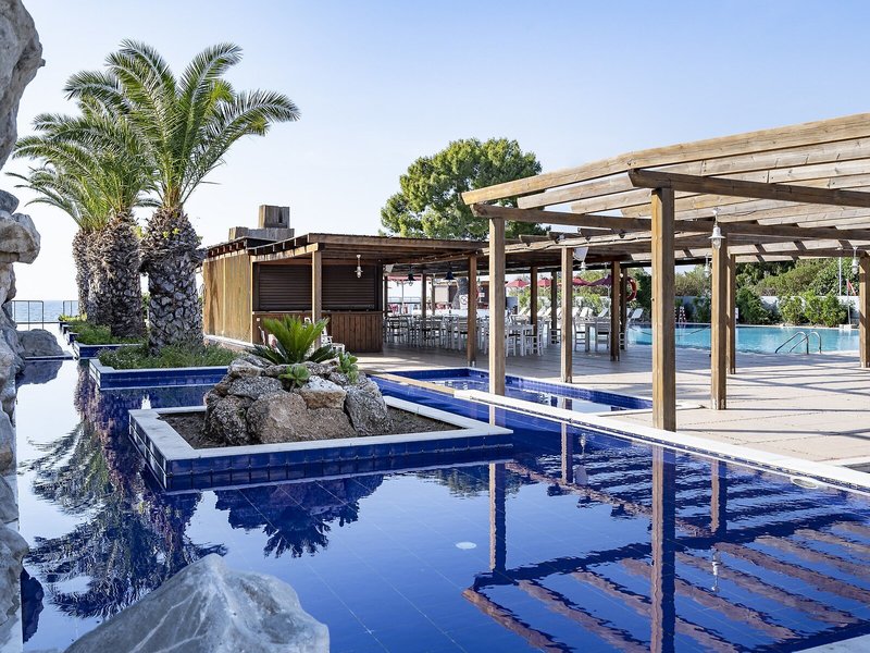 Kinetta Beach Resort & Spa 16