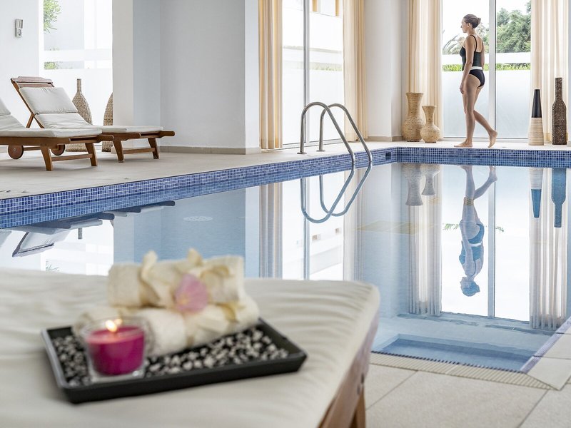 Kinetta Beach Resort & Spa 21