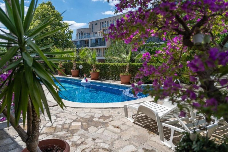 Hotel Yuzhni Noshti 4