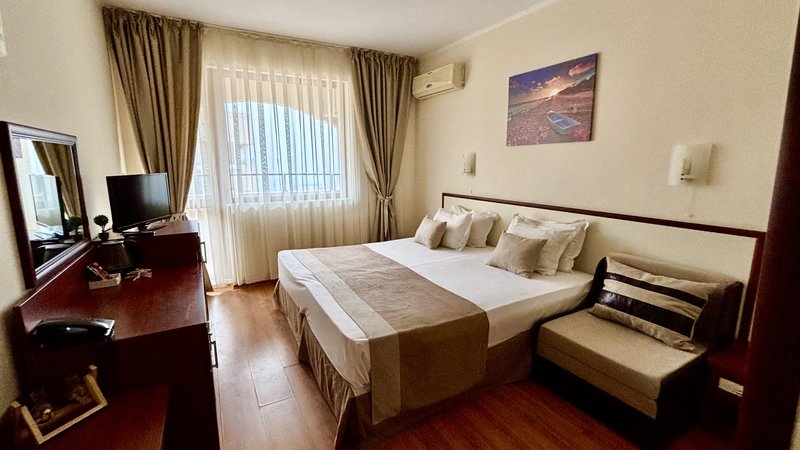 Hotel Yuzhni Noshti 8