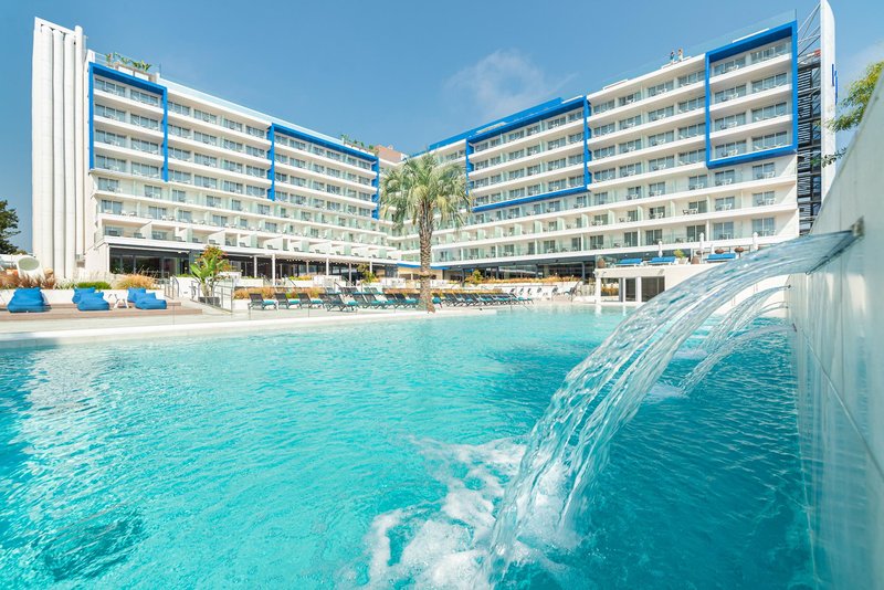 L'Azure Hotel 3