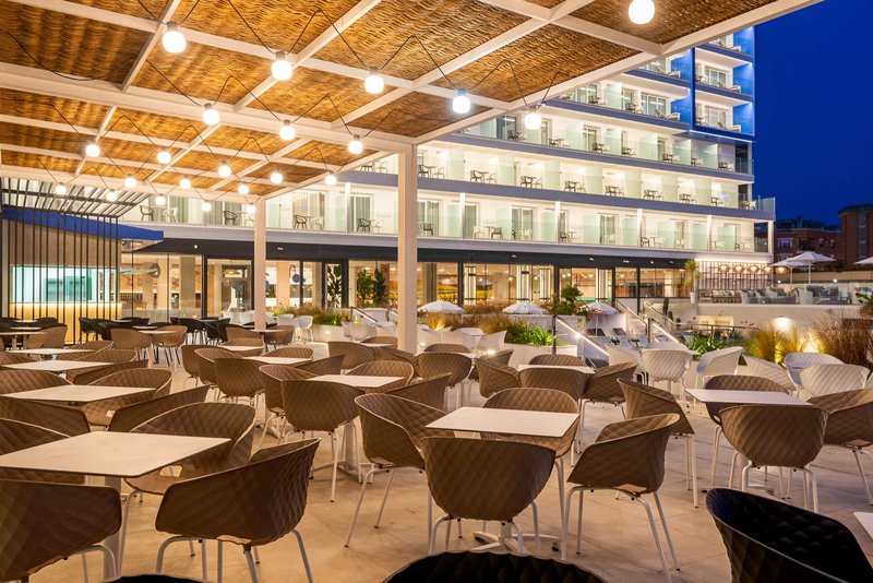 L´Azure Hotel  10