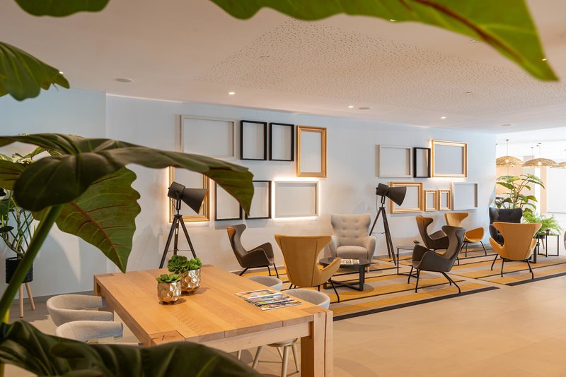 L'Azure Hotel 9