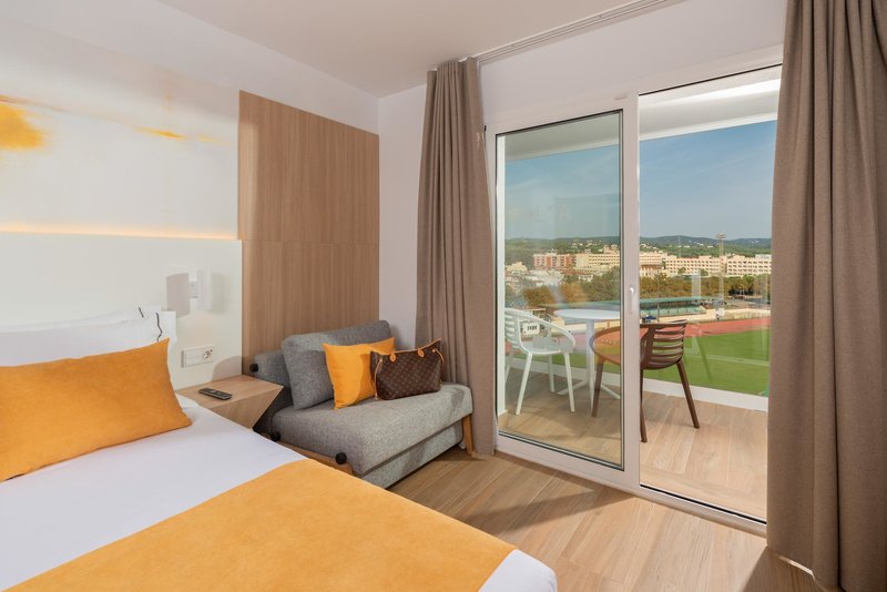 L'Azure Hotel 44