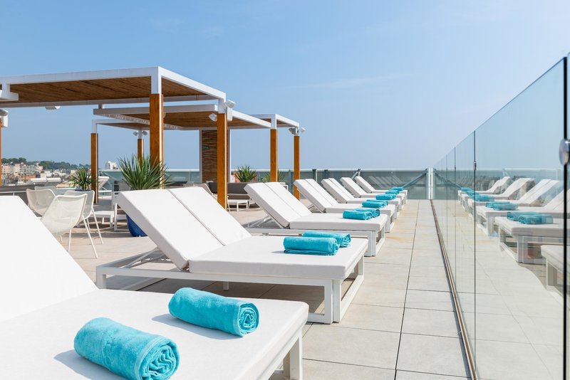L'Azure Hotel 60