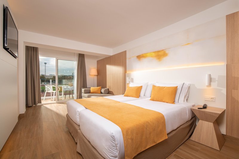 L'Azure Hotel 64