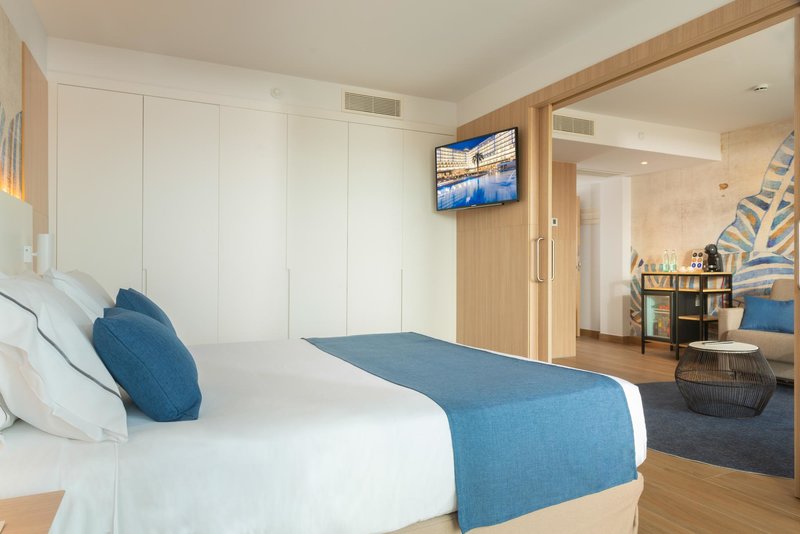 L'Azure Hotel 69