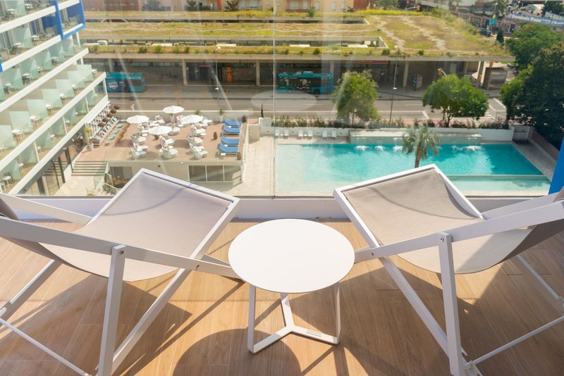 L'Azure Hotel 71