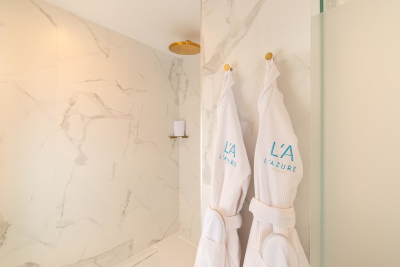 L'Azure Hotel 82