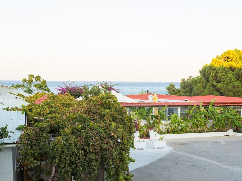 Tsambikos Apartments 3